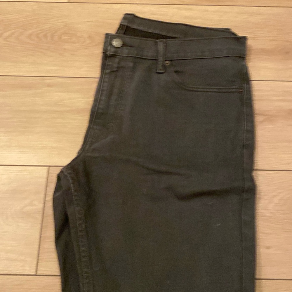 Levis mens 38/32 jeans